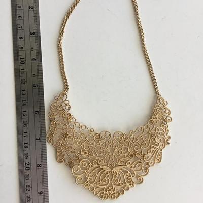 Gold tone fashion beautiful necklace