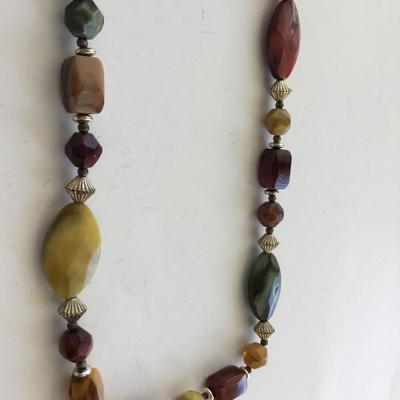 Colorful beaded fashion necklace
