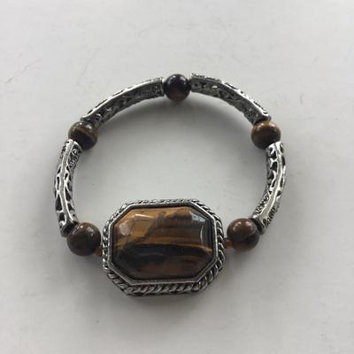 Unmarked beautiful stretchy fashion bracelet