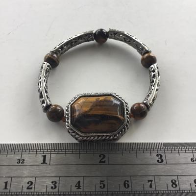 Unmarked beautiful stretchy fashion bracelet