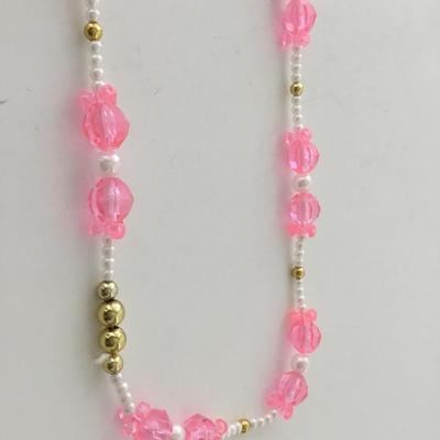 White and pink beaded fashion necklace