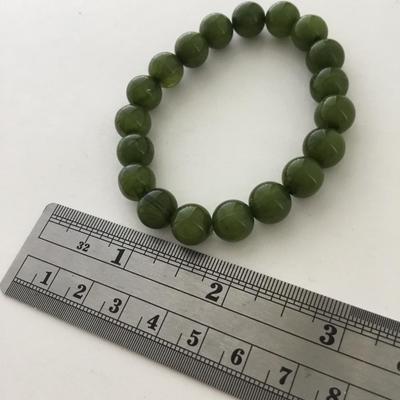 Green stretchy beaded bracelet