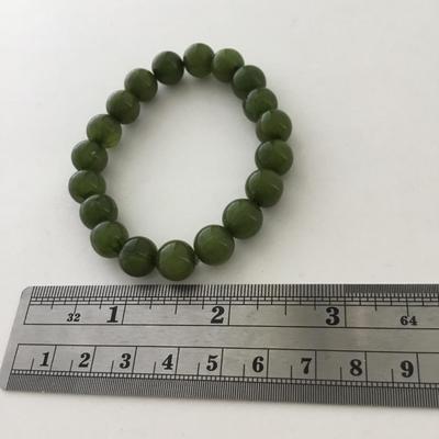 Green stretchy beaded bracelet