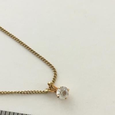 Gold tone unmarked beautiful everyday necklace