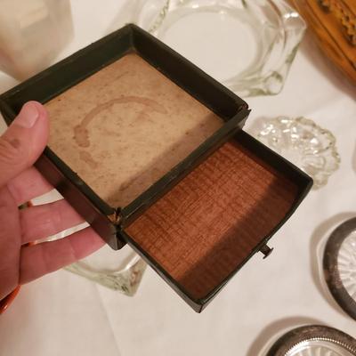 Vintage Ashtrays and Matches (B2-KD)