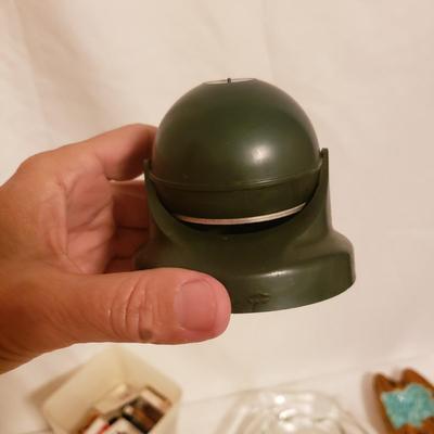 Vintage Ashtrays and Matches (B2-KD)