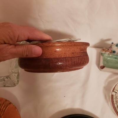 Vintage Ashtrays and Matches (B2-KD)