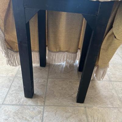 Round Entry Table