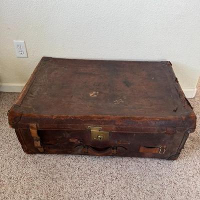 Large steamer trunk from the 30’s