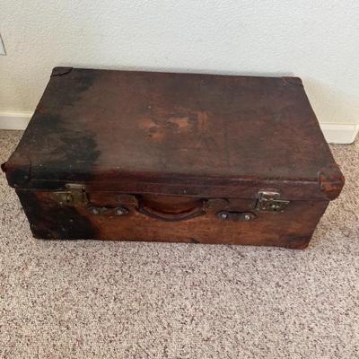 Medium steamer Trunk From the 30’s