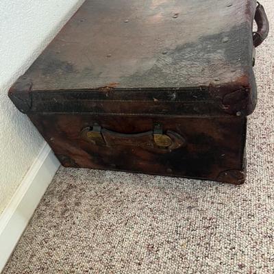 Medium steamer Trunk From the 30’s