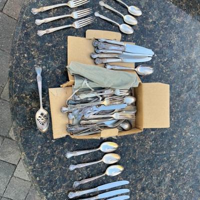 Silverplates Silverware set