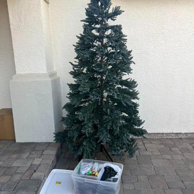 10ft Christmas Tree & Lights