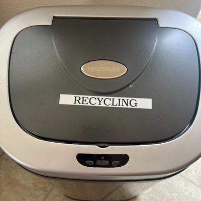 Recycle/ Trash Can