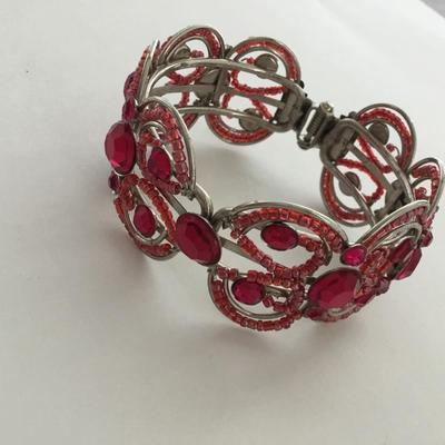Beautiful silver tone pink gem bracelet