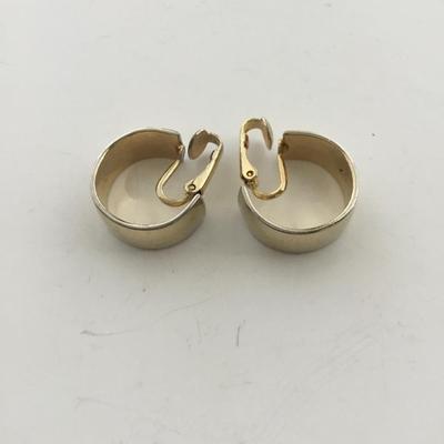 Gold tone vintage clip on earrings