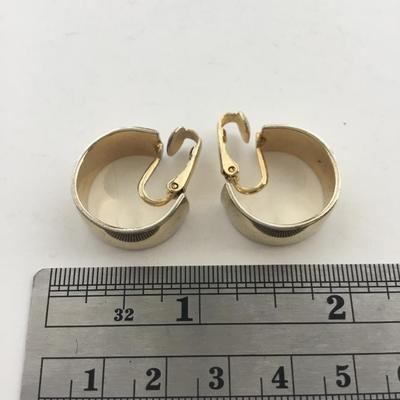 Gold tone vintage clip on earrings