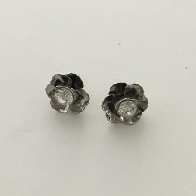 Silver tone fashion floral earrings