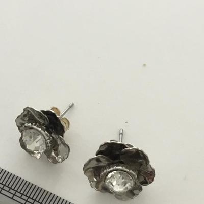 Silver tone fashion floral earrings