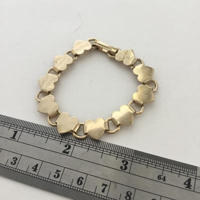 Gold tone heart small vintage clasp bracelet