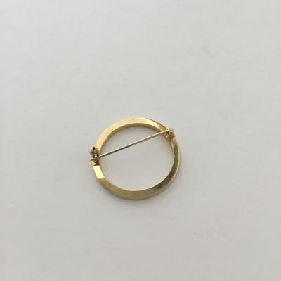 Gold tone fashion pin round