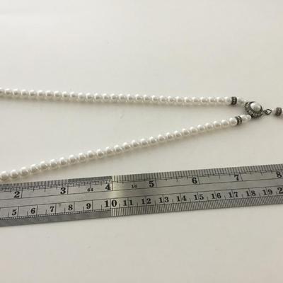 Pearl type beaded fashion necklace