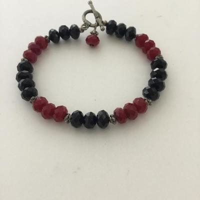 Red and black beaded fashion bracelet