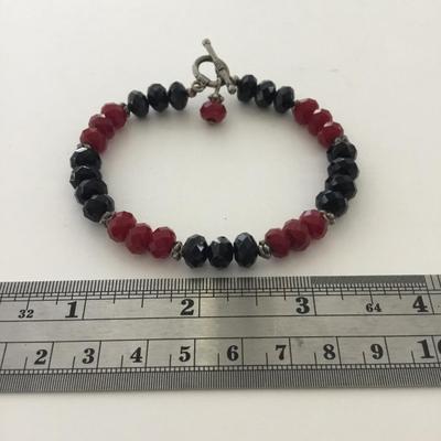 Red and black beaded fashion bracelet