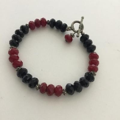 Red and black beaded fashion bracelet