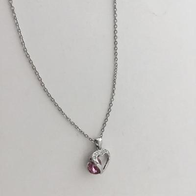 Silver tone heart unmarked necklace