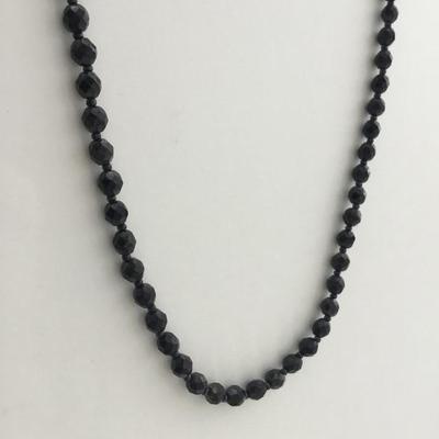 Black beaded fashion necklace