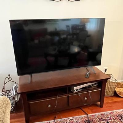 Samsung 55" Flat Screen TV with Remote (LR)