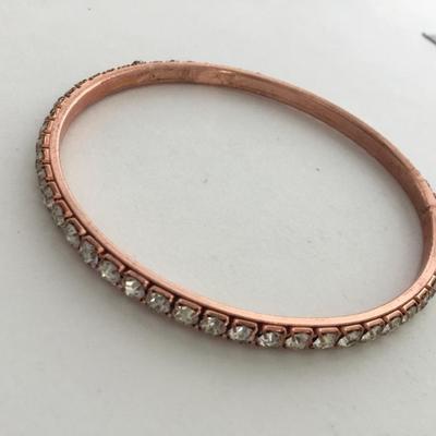 Gold tone unmarked beautiful fashion bracelet