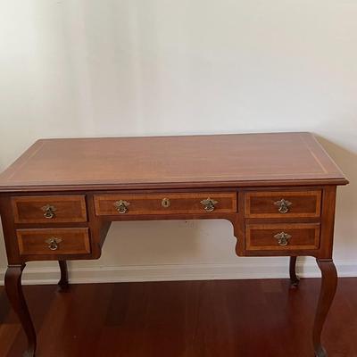 Desk and Chair (B1)