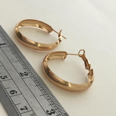 Gold tone hoop earrings