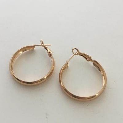 Gold tone hoop earrings