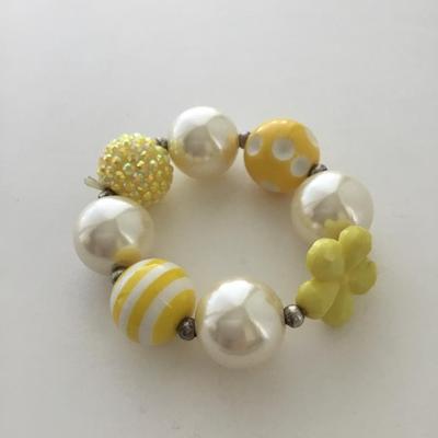 Yellow white stretchy beaded bracelet