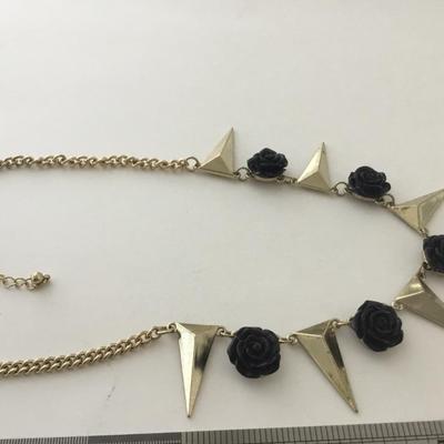 Gold tone black flower fashion necklace