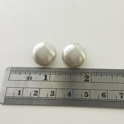 Pearl like clip on earrings vintage