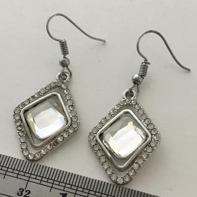 Silver tone beautiful fashion earrings