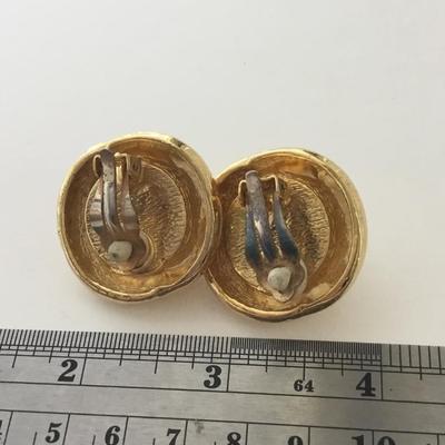 Beautiful unmarked clip on fashion earrings