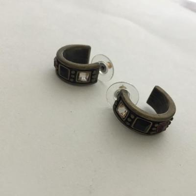 Bronze tone small fashion beautiful earrings