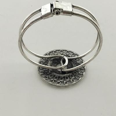 Silver tone fashion bracelet