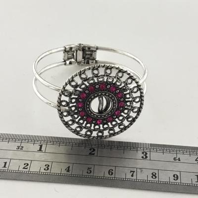 Silver tone fashion bracelet