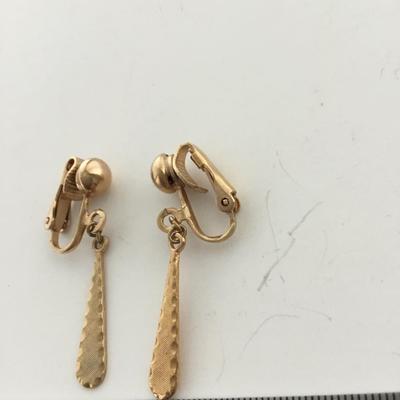 Gold tone dangle vintage clip on earrings