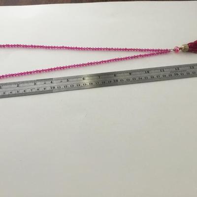 Unmarked pink beaded tassel fashion necklace