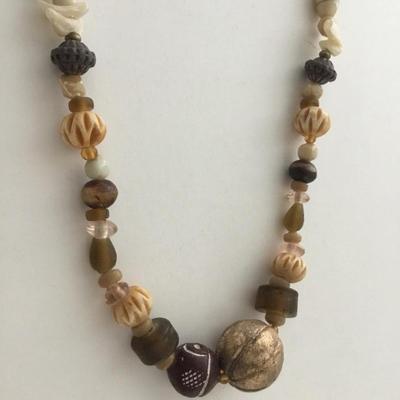 Beautiful unique beaded vintage clasp necklace
