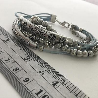 Beautiful silver tone unmarked fashion bracelet
