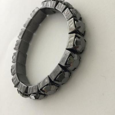 Black faux gemstone stretchy bracelet