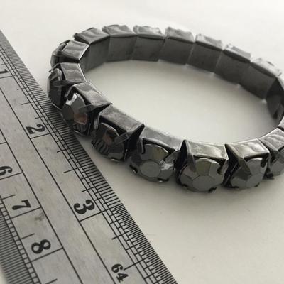 Black faux gemstone stretchy bracelet
